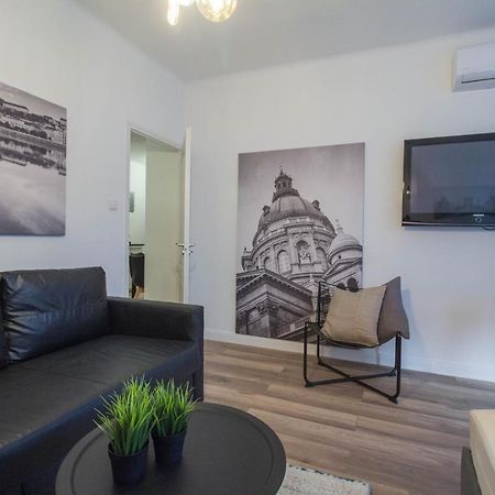 Standard Apartment By Hi5 - Madach บูดาเปสต์ ภายนอก รูปภาพ